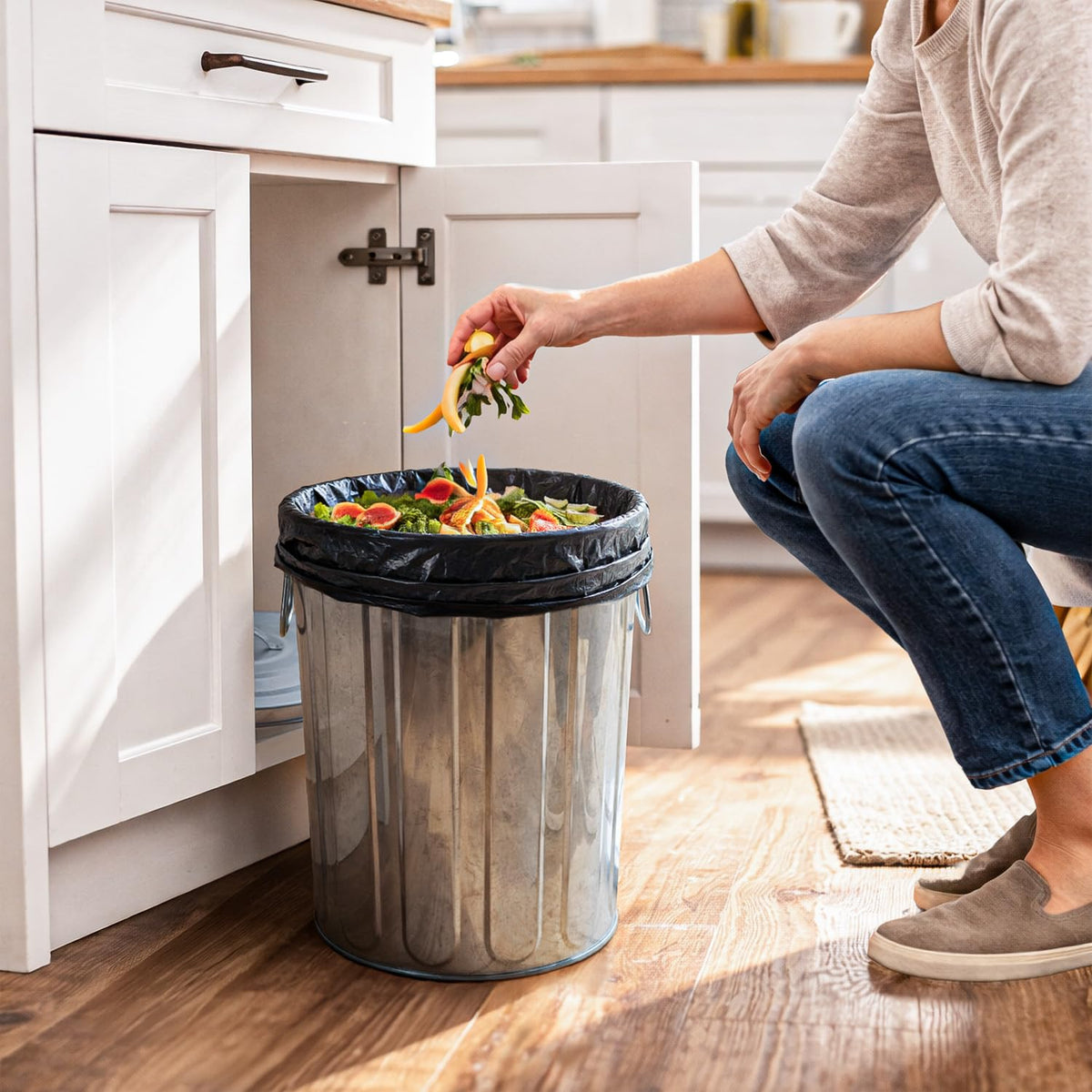 5 Gallon Metal Trash Can with Lid K7773