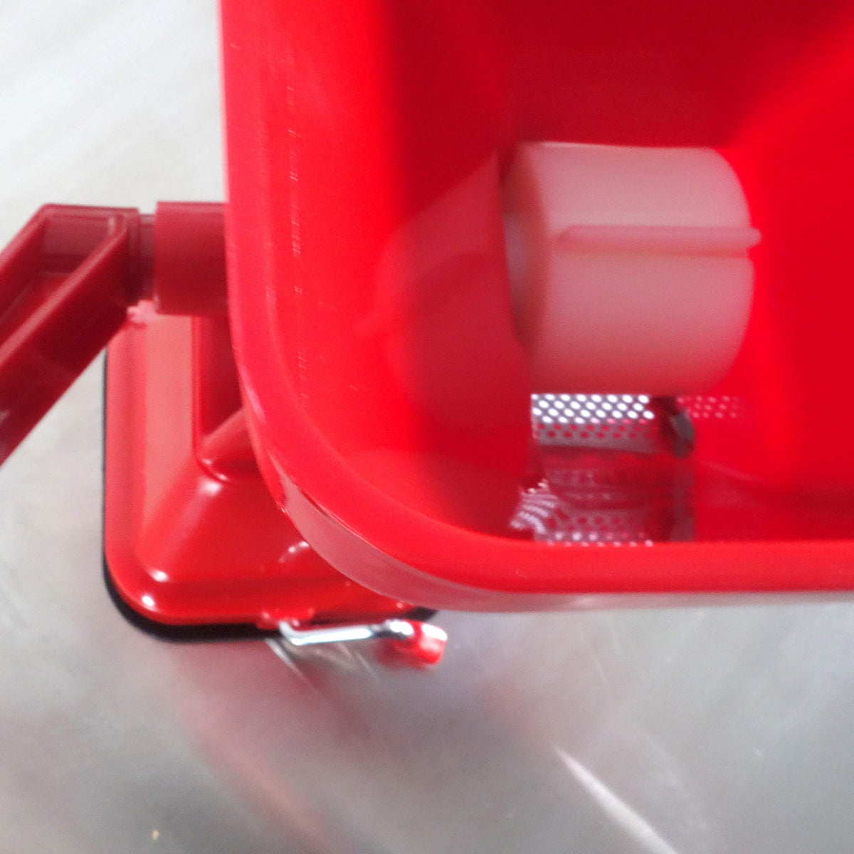 Manual Jumbo Tomato Strainer & Sauce Maker P920535